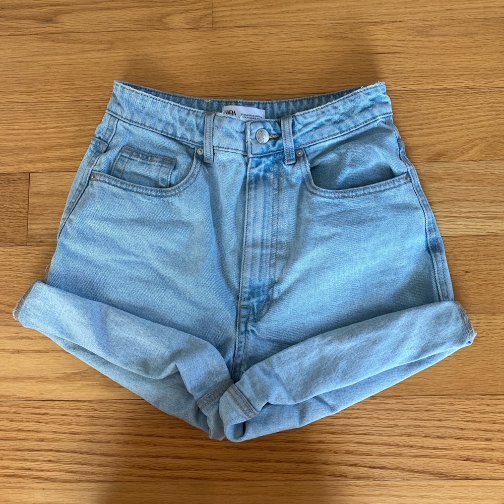 Zara light washed high waisted jean shorts
